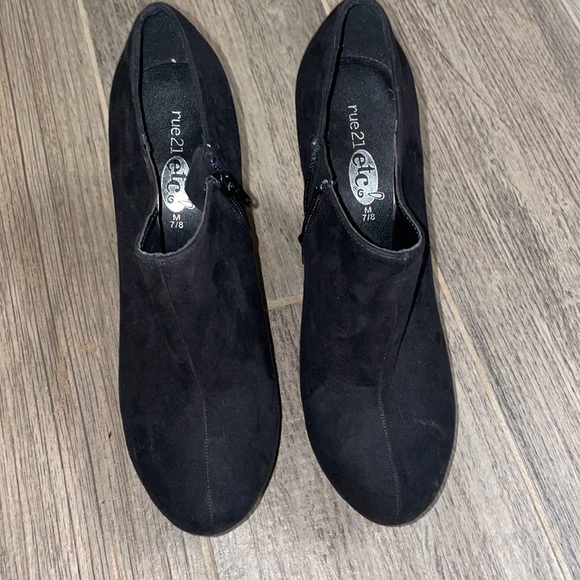 Black Velvet Wedges - Picture 2 of 6